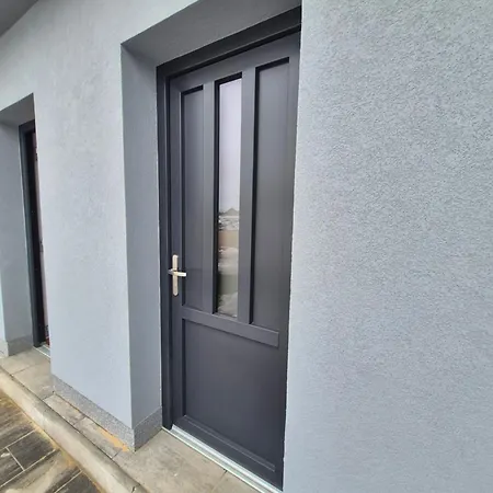 Apartmanove S Bazenem 公寓 弗林布尔克